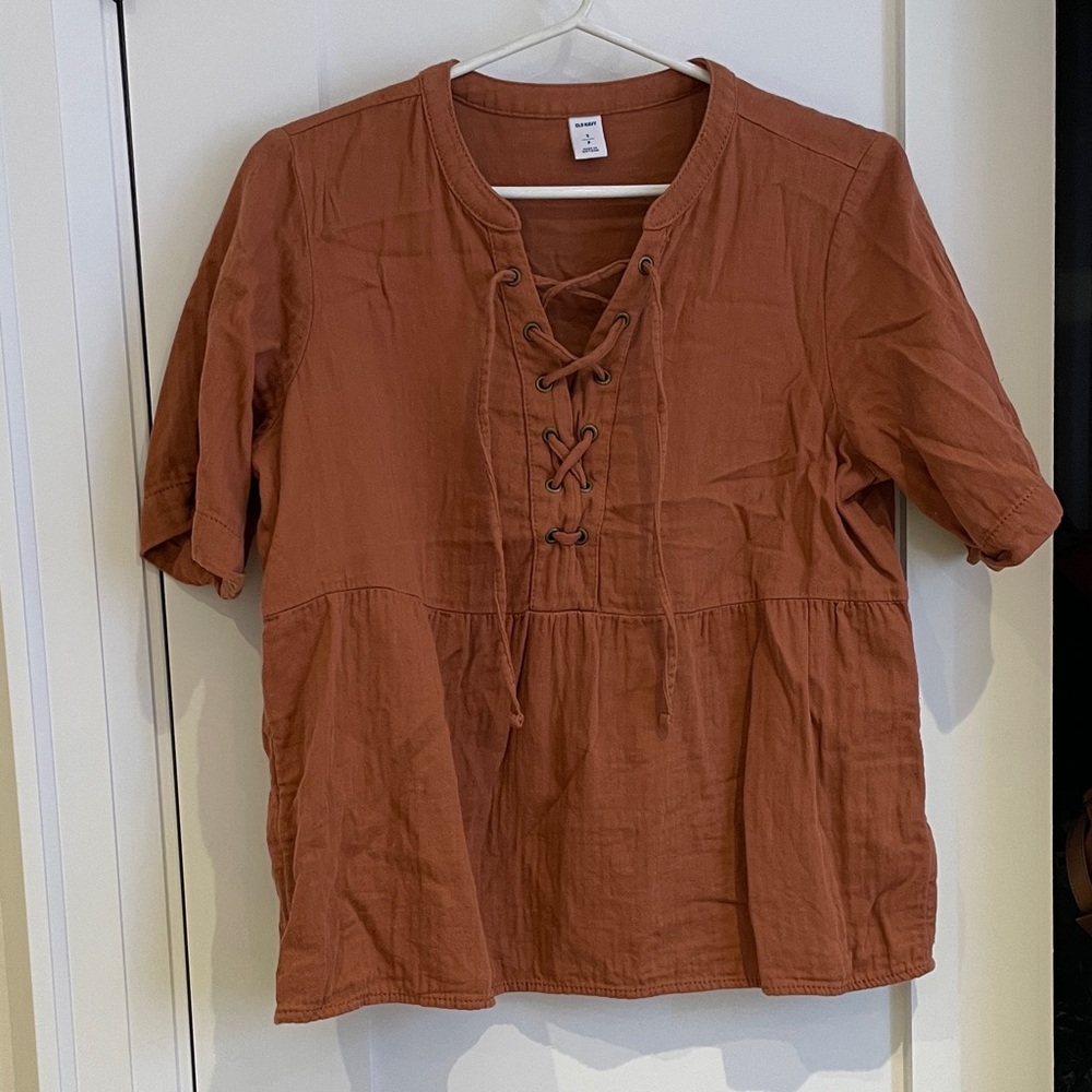 Women's Lace-Up Peasant Top in Rust
